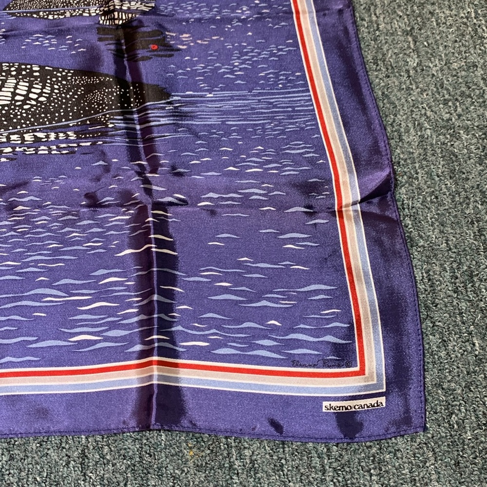 SKEMO/CANADA Vintage Purple Acetate Scarf with Loon Design by Eleanor Paine - Picture 3 of 8